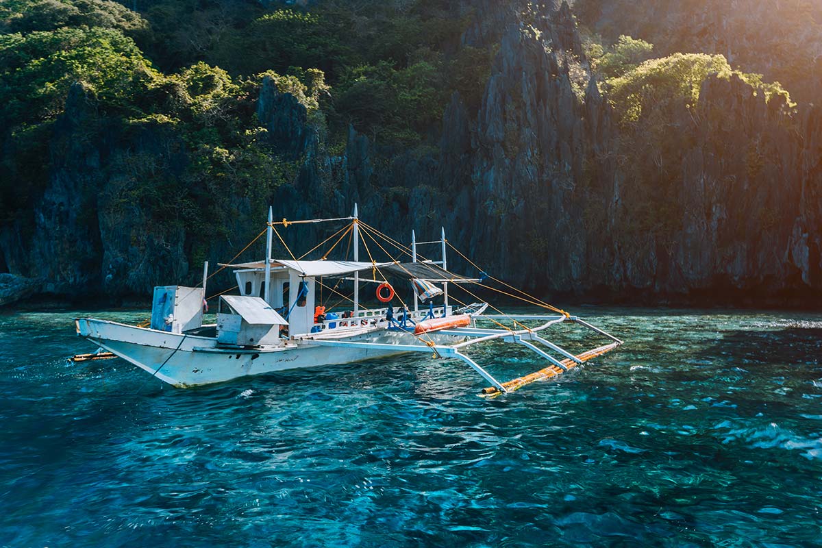 banca-local-boat-on-turquoise-water-against-huge-l-small.jpg